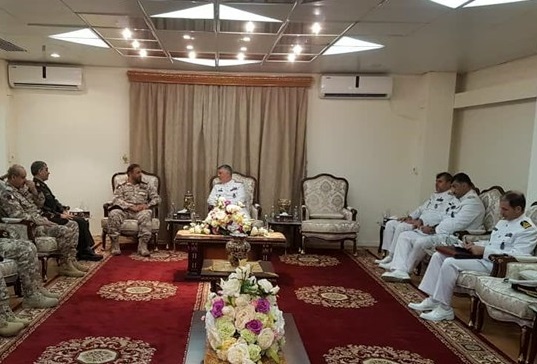 دریادار خانزادی با فرمانده نیروی دریایی قطر در دوحه دیدار کرد