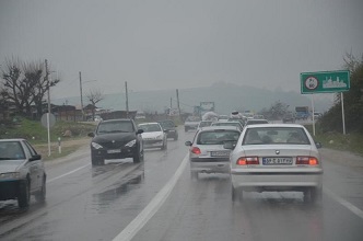 بارش باران و برف در جاده‌های ۱۵ استان