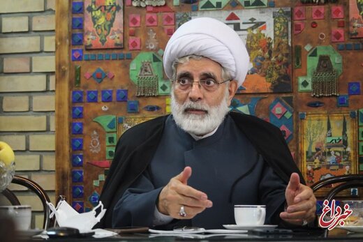 عضو مجمع تشخیص مصلت: احمدی نژاد در زمین امریکا بازی می کرد/ با دست خودمان،مملکت را منزوی نکنیم