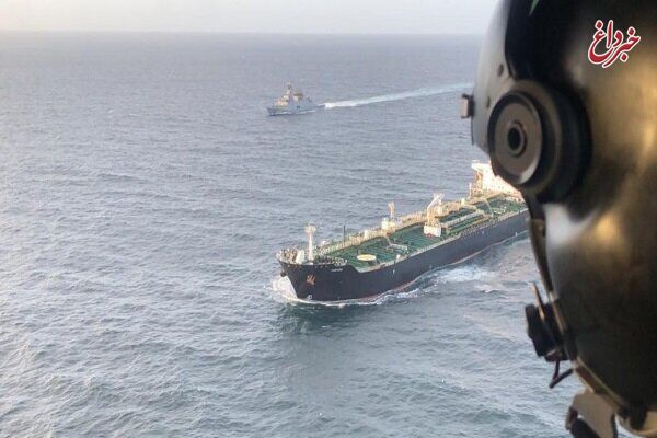 حرکت یک نفتکش ایرانی دیگر از بندرعباس به سمت ونزوئلا / رویترز: ایران احتمالاً دو تا سه محموله بنزین در ماه به ونزوئلا می‌فروشد