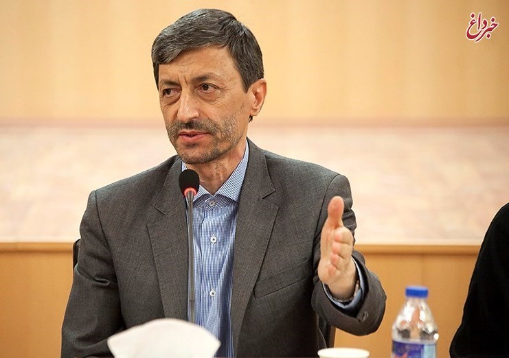 فتاح: احمدی نژاد در ملک ۱۸۰۰ متری بنیاد مستضعفان در ولنجک مستقر است / این ملک ۲۰۰ میلیارد تومان ارزش دارد / انتظار داریم این ملک به بنیاد برگردد تا آن را بفروشیم