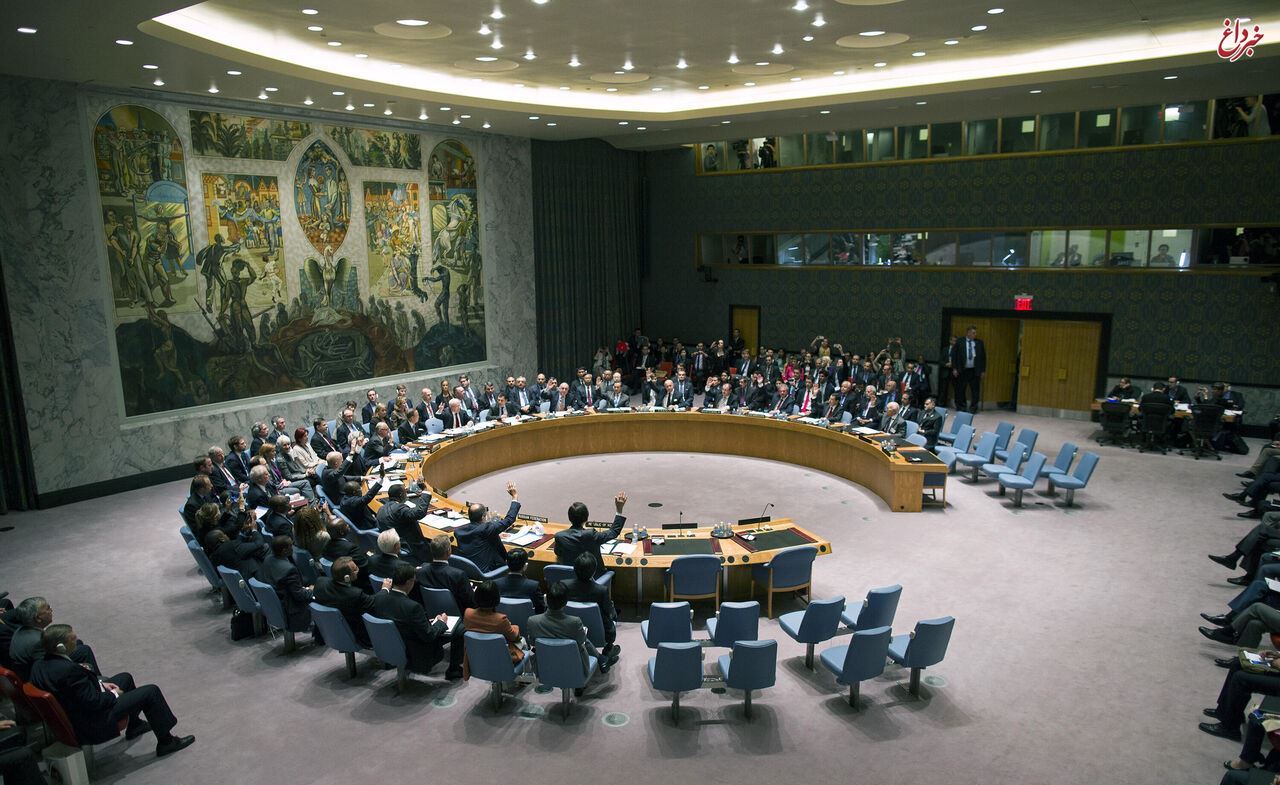 توضیح اعضای شورای امنیت درباره رای خود به قطعنامه آمریکا علیه ایران / روسیه: نقض قطعنامه ۲۲۳۱ بود / انگلیس: حمایت لازم را نداشت / فرانسه و آلمان: تاثیری بر پیشبرد امنیت منطقه نداشت / ادعای نماینده آمریکا در سازمان ملل: پاسخ مادران یمنی را بدهید