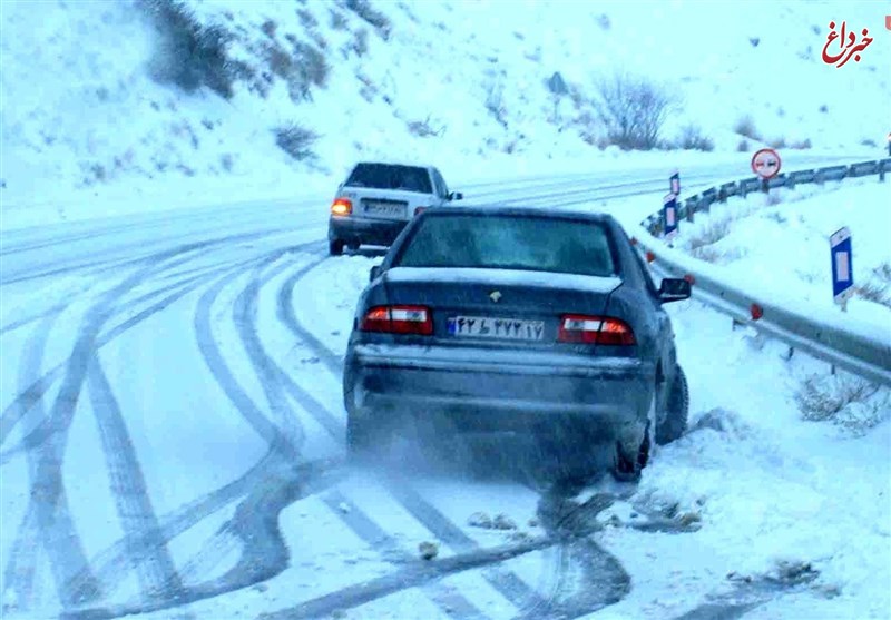 وضعیت جاده‌ها و راه‌ها، امروز ۸ فروردین ۱۴۰۰ / بارش برف و باران در جاده‌های شمالی / کاهش ۶ درصدی تردد