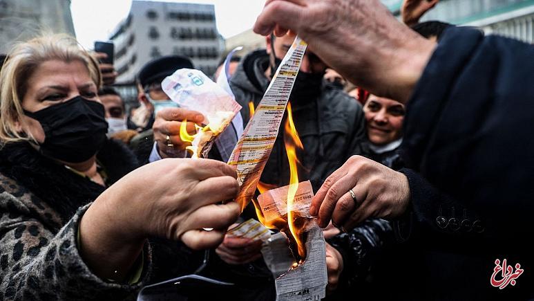 اعتراض خیابانی مردم ترکیه به گرانی / معترضان قبض‌های برق خود را آتش زدند