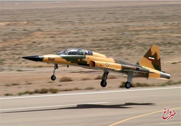 یک فروند هواپیمای اف ۵ در پایگاه شهید حبیبی زهام مشهد بازآماد شد