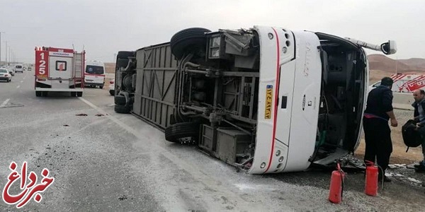 ۳ کشته در واژگونی اتوبوس در جاده سمنان به گرمسار
