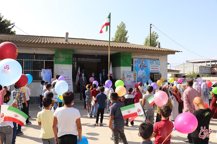 توزیع نوشت افزار از سوی بانک ملت در بین دانش آموزان 14 استان کشور