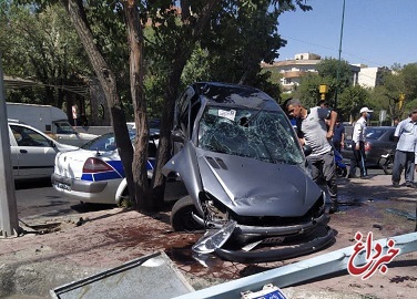تصادف عجیب پژو ۲۰۶ مدل ۱۴۰۱ با خودرو پلیس / باز هم ایربگ خودرو باز نشد