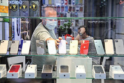 شوک تازه به بازار موبایل/ محدودیت واردات، قیمت‌ها را بالا برد