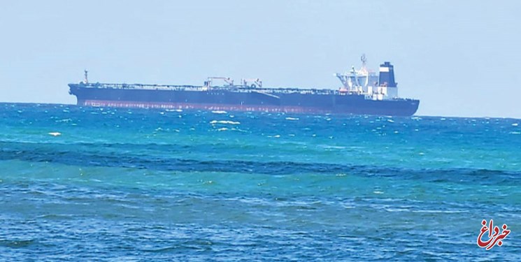 الوطن: ۲ نفتکش ایرانی در سواحل سوریه پهلو گرفتند