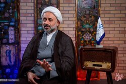 تهدید صداوسیما از سوی احمدی نژاد به روایت نقویان/ راه اثبات مرجع تقلید بودن این نیست که در زیرنویس تلویزیون بنویسند آیت الله العظمی
