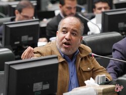 حمله خضریان به پزشکیان از تریبون مجلس: نظاره گر پروژه خطرناک گران سازی نخواهیم بود/ شرایط فعلی به هیچ وجه امکان‌پذیر نیست