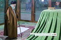 حضور رهبر انقلاب اسلامی در حرم مطهر حضرت امام خمینی و گلزار شهدای بهشت زهرا(س)