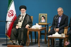 رهبر انقلاب به هیات دولت: حل مسئله گرانی و تورم از اولویت‌های فوری است /حتما به سفر استانی بروید /از جوانان بیشتر استفاده کنید