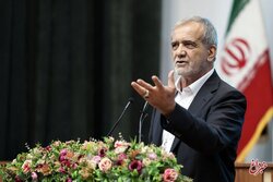 پزشکیان: سلامت کارگران حق همگانی است و دولت موظف به تأمین آن / رسیدگی کامل به خانواده‌های حادثه بندرعباس وظیفه دولت است