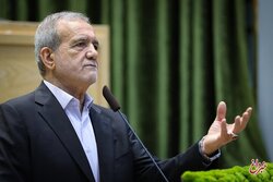 پزشکیان: اگر مردم باشند، هیچ قدرتی نمی‌تواند ما را زمین‌گیر کند/ چرا نخبه‌ها را طوری تربیت می‌کنیم که می‌خواهند به خارج بروند؟