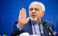 محمدجواد ظریف به غرفه موسسه اطلاعات می‌آید