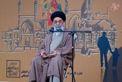 اظهارات جنجالی امام جمعه اصفهان درباره میراث فرهنگی/ ده بیست تایش را نگه دارید / پنجره تاریخی را به کنار پرت کنید و نو به جای آن بسازید