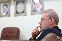 روزنامه اصولگرا: مصاحبه اخیر علی لاریجانی ،کلاس درسی برای سیاست ورزان است/ نه شعار داد، نه اغراق کرد، نه احساساتی حرف زد