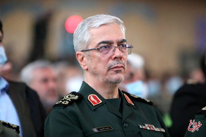 پاسخ برادر شهید باقری به ادعاها درباره حضور سردار در اتاق جنگ/ سردار باقری چه نوع گوشی موبایلی داشت؟/ حمله با دو پهپاد و یک موشک از جنگنده