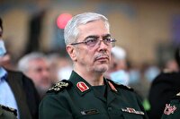پاسخ برادر شهید باقری به ادعاها درباره حضور سردار در اتاق جنگ/ سردار باقری چه نوع گوشی موبایلی داشت؟/ حمله با دو پهپاد و یک موشک از جنگنده