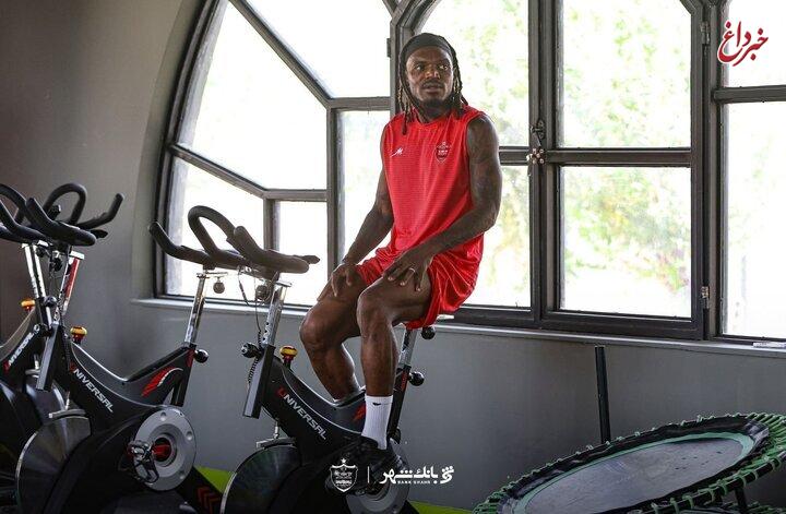 خبر بد برای پرسپولیسی‌ها و وحید هاشمیان