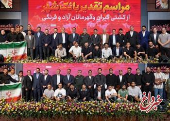 تجلیل از ستاره های کشتی در ساختمان مرکزی بانک شهر