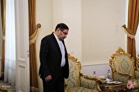 رسانه اصولگرا: آقای شمخانی می تواند انتشار فیلم خصوصی خانوادگی اش را پیگیری قضایی کمد، اما او فرد عادی نیست و باید پاسخ دهد به حجاب پایبند است؟