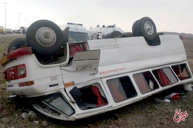 واژگونی مینی‌بوس حادثه ساز شد/ آمار مصدومان