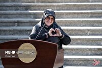 استقبال کیهان از انتقاد روزنامه هم میهن نسبت به فاطمه مهاجرانی/ خانم سخنگو! شما استندآپ کمدین نیستید