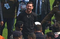 عکس | لیونل مسی! آرزوی من لمس کردن تو است!